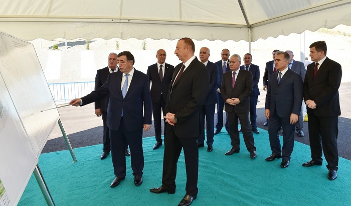 Ilham Aliyev in der Siyazan Region - FOTO